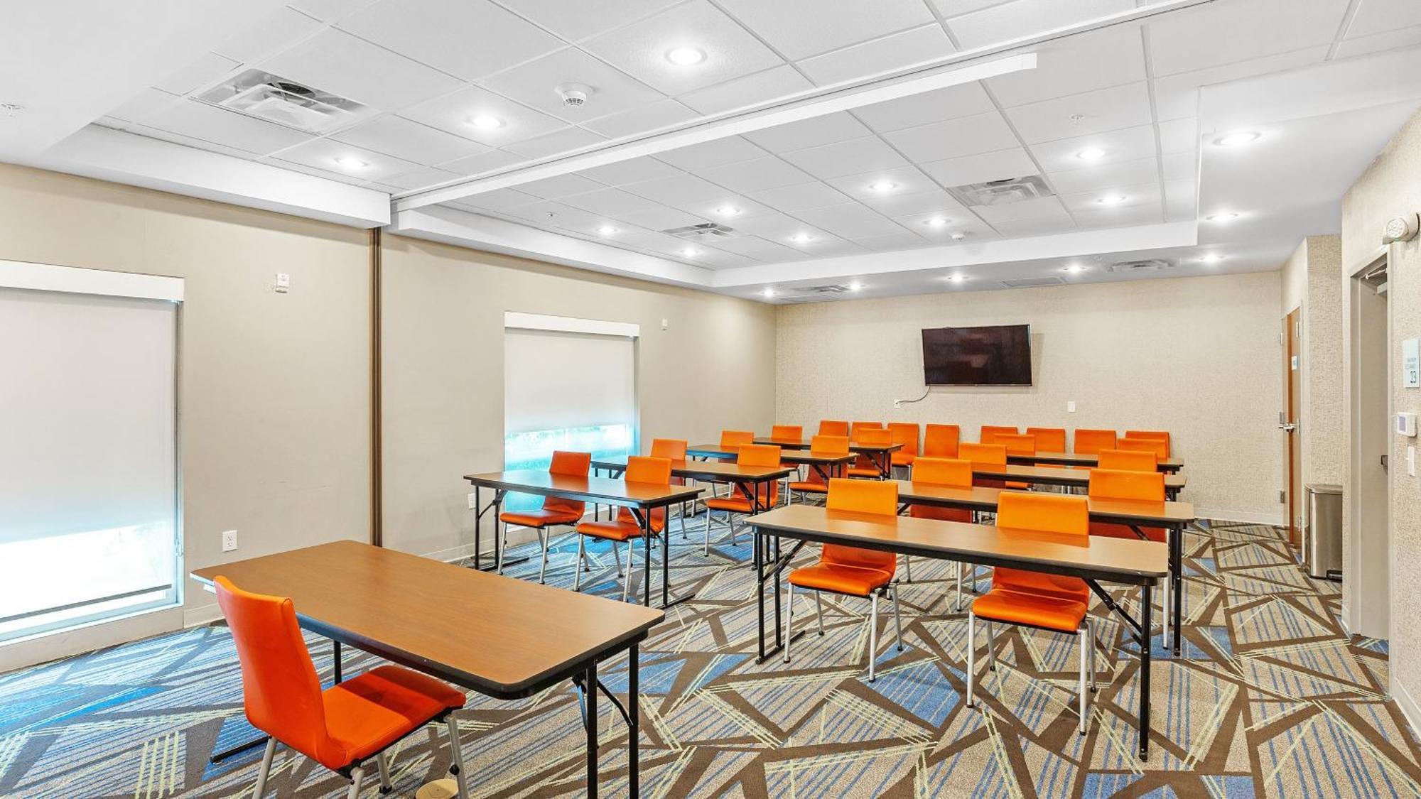 Holiday Inn Express & Suites Mobile - University Area By Ihg Exterior photo