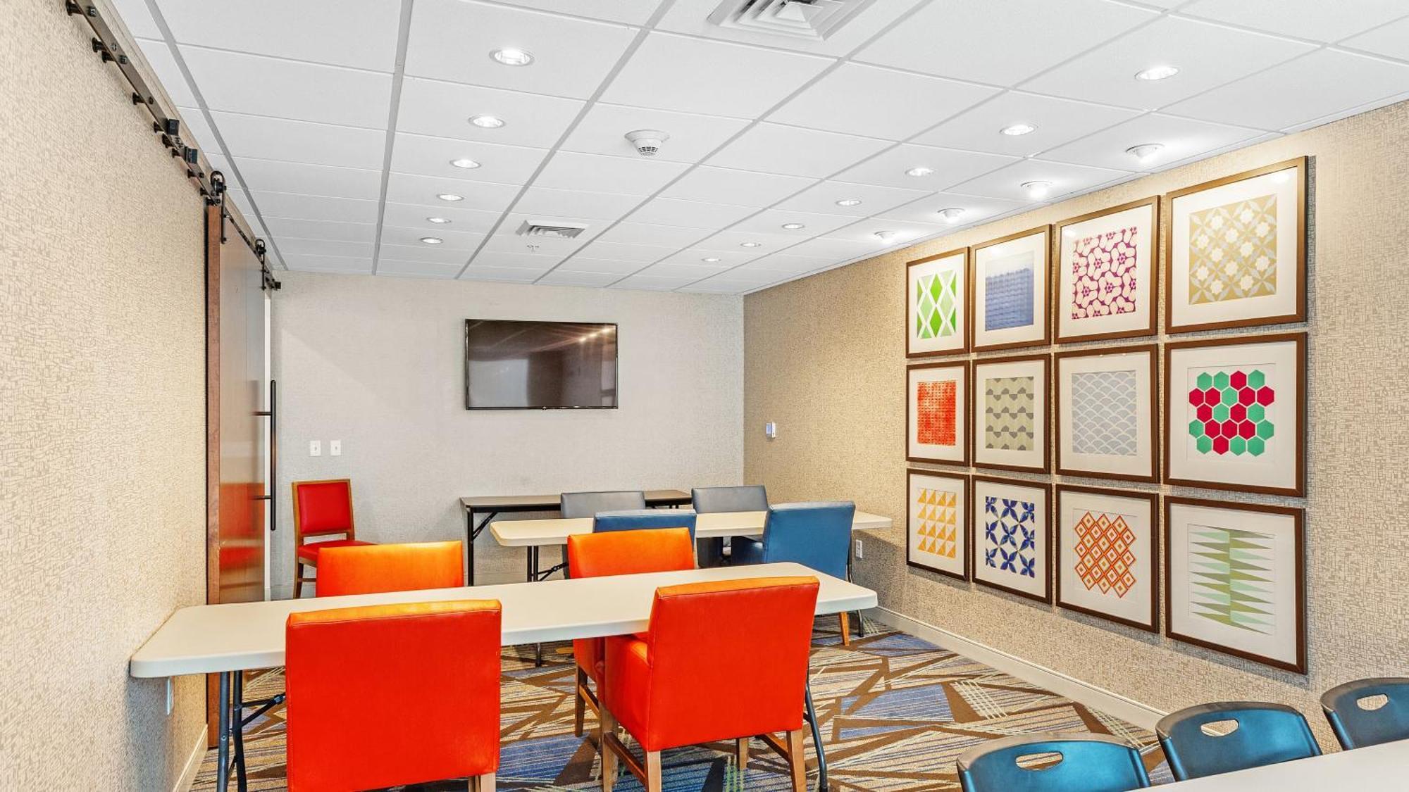 Holiday Inn Express & Suites Mobile - University Area By Ihg Exterior photo