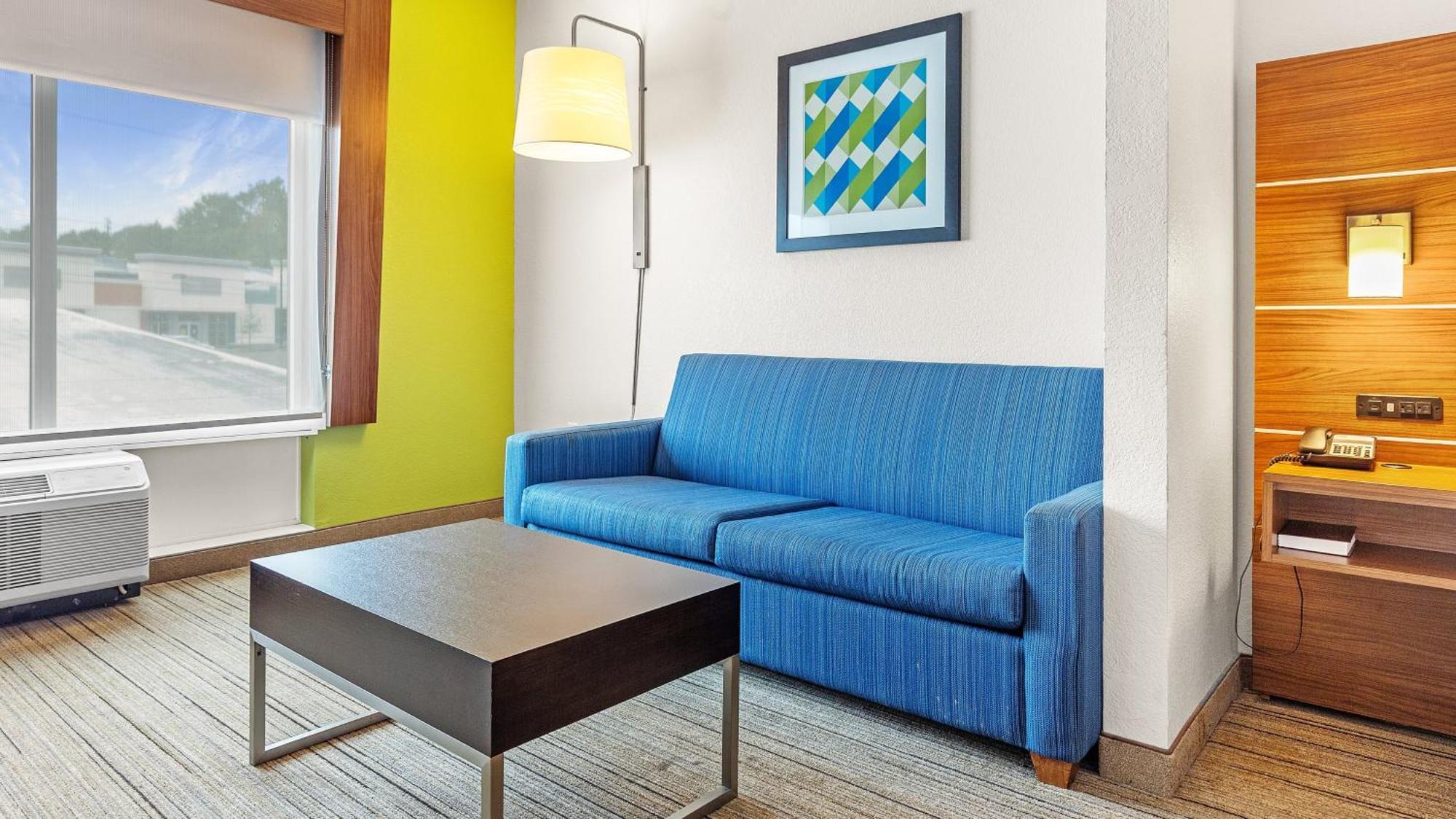 Holiday Inn Express & Suites Mobile - University Area By Ihg Exterior photo