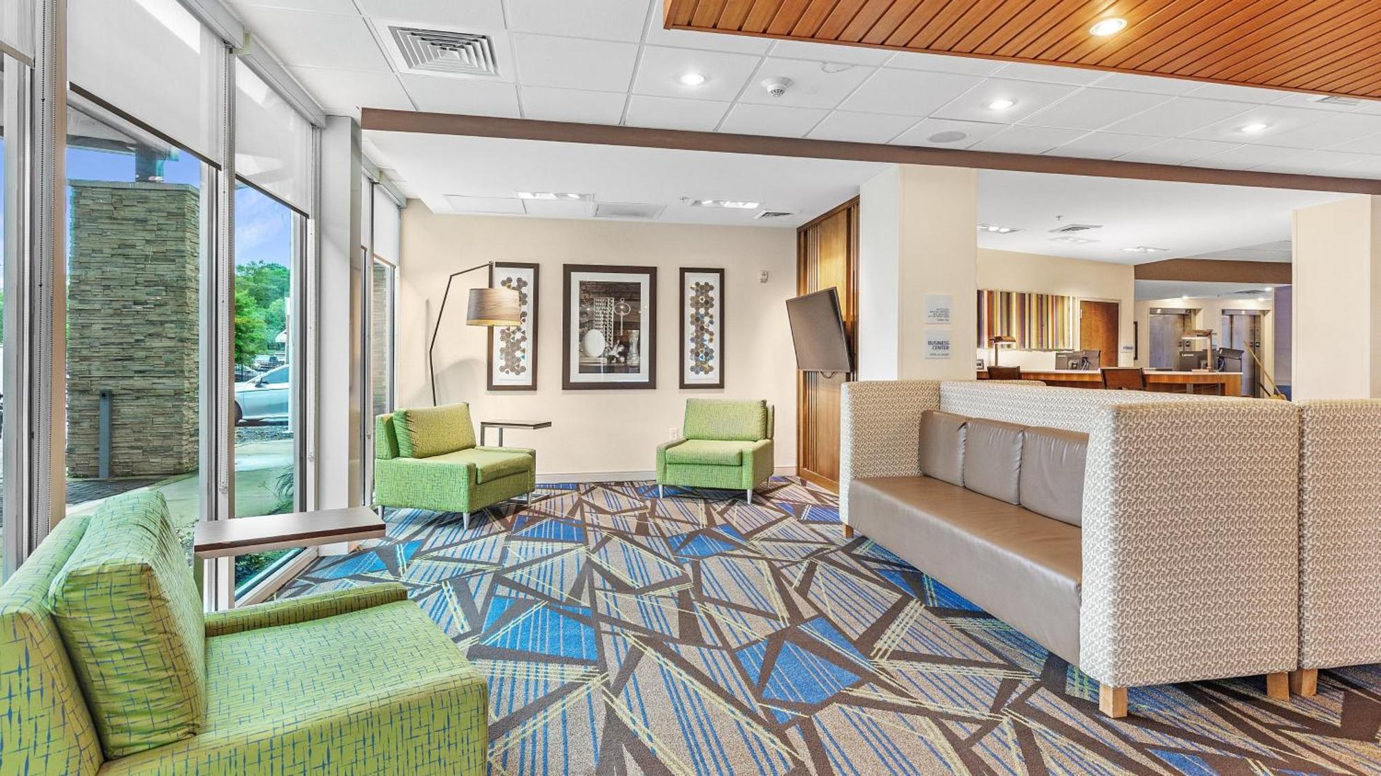 Holiday Inn Express & Suites Mobile - University Area By Ihg Exterior photo