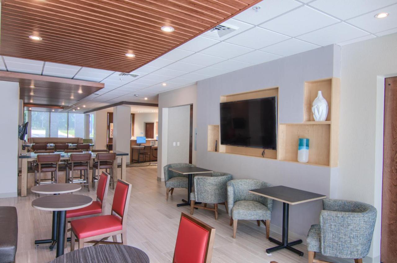 Holiday Inn Express & Suites Mobile - University Area By Ihg Exterior photo
